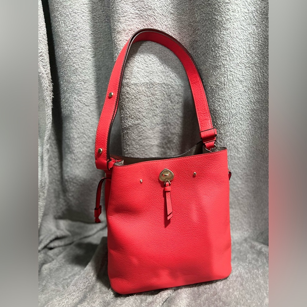 Kate Spade New York MARTI LARGE BUCKET BAG in RED EUC - Picture 4 of 8